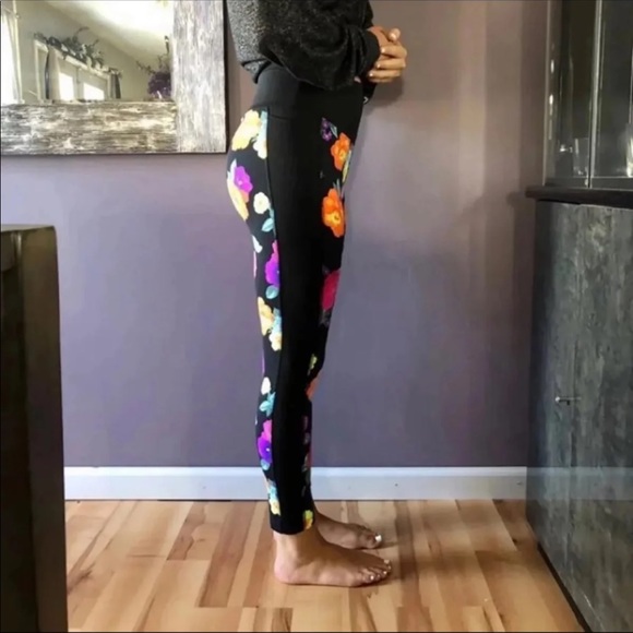 VS pink floral ultimate leggings - Picture 4 of 7